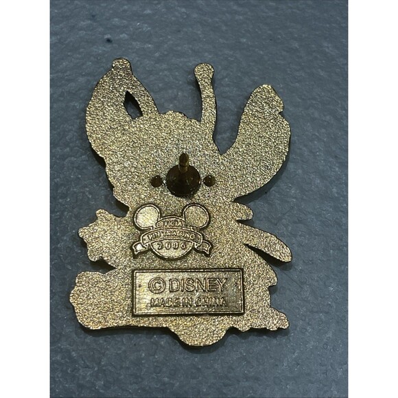 Vintage 2006 Disney Pin Alien Stitch Sitting - Picture 2 of 2
